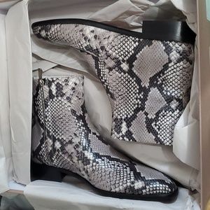 NIB $475 Aera python leather boots